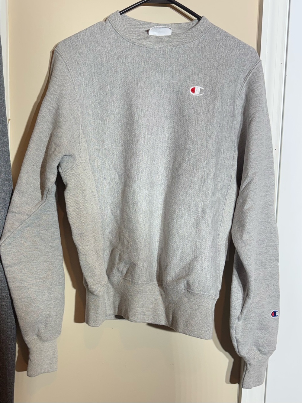Champion Light Gray unisex Crewneck Sweatshirt with Logo